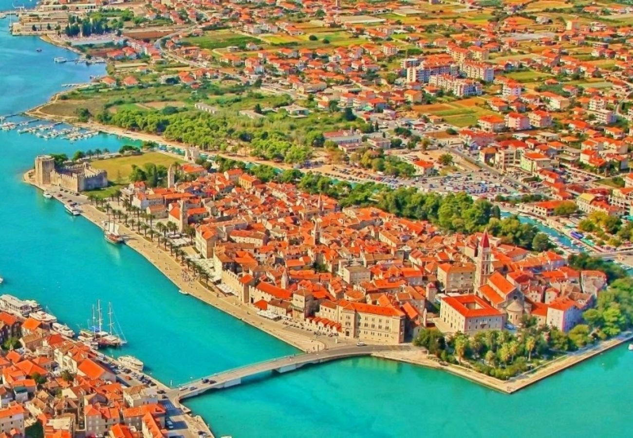 Ferienwohnung in Trogir - Ferienwohnung in Trogir mit Meerblick, Balkon, Klimaanlage, W-LAN (4786-2)