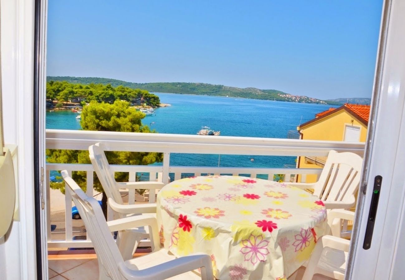 Ferienwohnung in Trogir - Ferienwohnung in Trogir mit Meerblick, Balkon, Klimaanlage, W-LAN (4786-3)