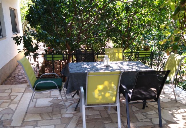 Ferienwohnung in Trogir - Ferienwohnung in Trogir mit Terrasse, Klimaanlage, W-LAN (4787-1) Ferienwohnung in Trogir - Ferienwohnung in Trogir mit Terrasse, Klimaanlage, W-LAN (4787-1)