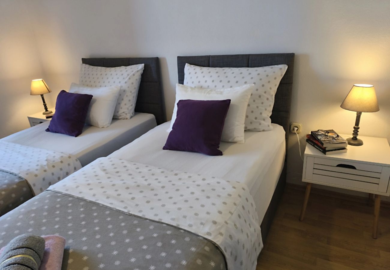 Ferienwohnung in Nin - Ferienwohnung in Zaton (Zadar) mit Meerblick, Loggia, Klimaanlage, W-LAN (4810-3)