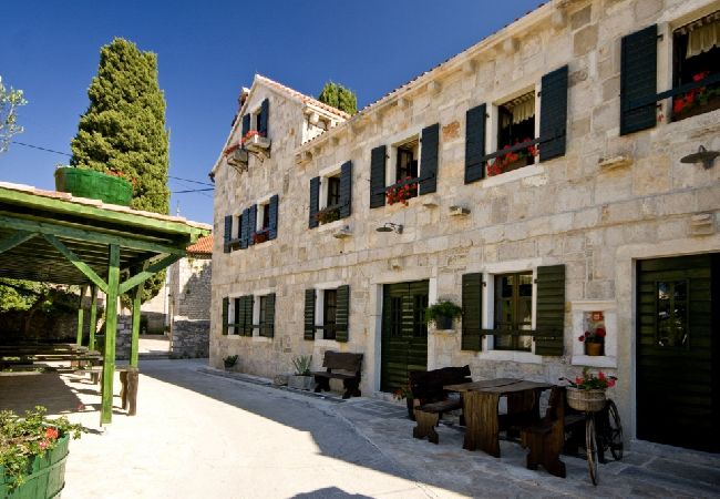 Ferienwohnung in Sukošan - Ferienwohnung in Sukošan mit Terrasse, Klimaanlage, W-LAN (4813-2) Ferienwohnung in Sukošan - Ferienwohnung in Sukošan mit Terrasse, Klimaanlage, W-LAN (4813-2)