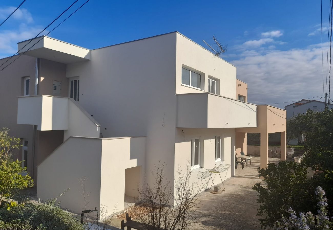 Ferienwohnung in Slatine - Ferienwohnung in Slatine mit Terrasse, Klimaanlage, W-LAN (4789-1)