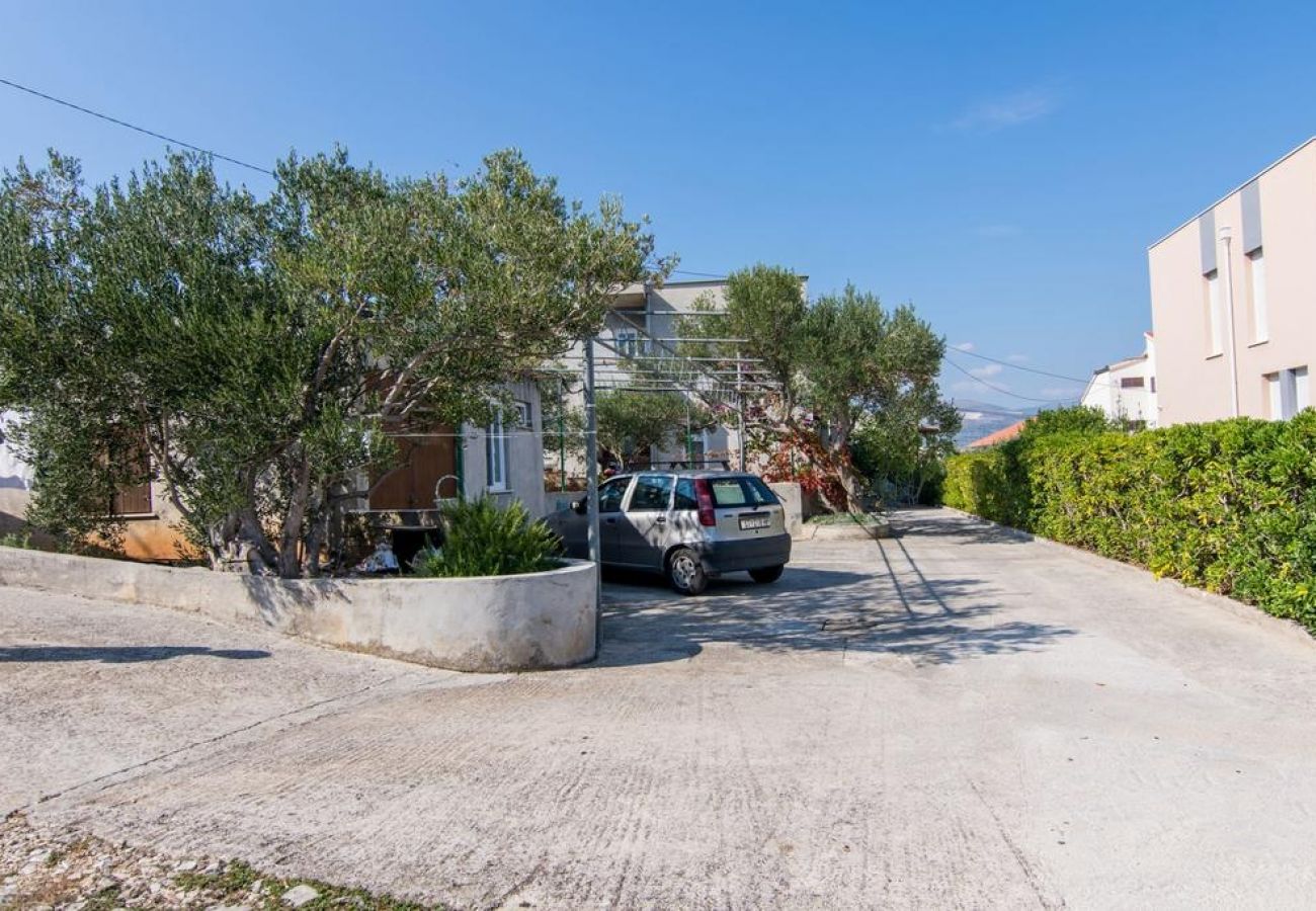 Ferienwohnung in Slatine - Ferienwohnung in Slatine mit Meerblick, Terrasse, Klimaanlage, W-LAN (4789-4)