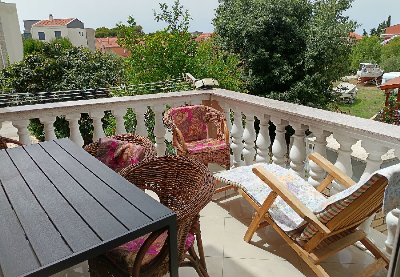 Ferienwohnung in Biograd na moru - Ferienwohnung in Biograd na Moru mit Terrasse, Klimaanlage, W-LAN, Spülmaschine (4818-1)