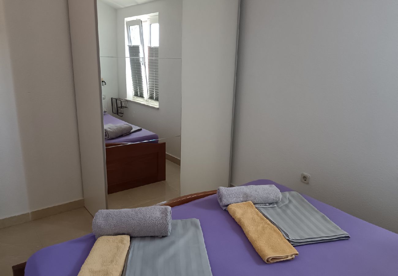 Ferienwohnung in Biograd na moru - Ferienwohnung in Biograd na Moru mit Meerblick, Balkon, Klimaanlage, W-LAN (4818-4)