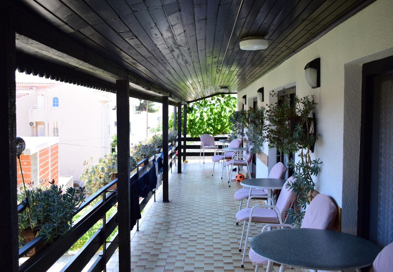 Zimmeranmietung in Vodice - Zimmer in Vodice mit Balkon, Klimaanlage, W-LAN (4826-1)