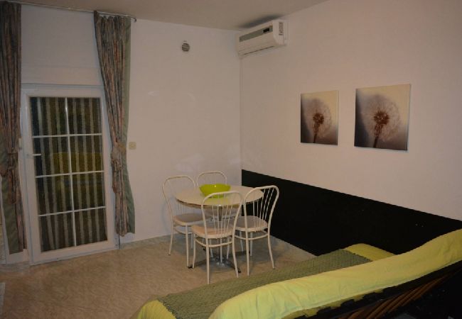 Ferienwohnung in Vrsi - Ferienwohnung in Vrsi mit Balkon, Klimaanlage, W-LAN (4824-5) Ferienwohnung in Vrsi - Ferienwohnung in Vrsi mit Balkon, Klimaanlage, W-LAN (4824-5)