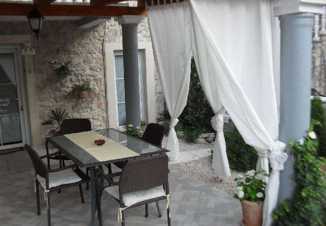 Ferienwohnung in Nin - Ferienwohnung in Zaton (Zadar) mit Terrasse, Klimaanlage, W-LAN, Waschmaschine (4828-1) Ferienwohnung in Nin - Ferienwohnung in Zaton (Zadar) mit Terrasse, Klimaanlage, W-LAN, Waschmaschine (4828-1)