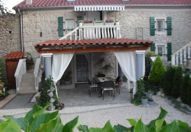 Ferienwohnung in Nin - Ferienwohnung in Zaton (Zadar) mit Terrasse, Klimaanlage, W-LAN, Waschmaschine (4828-1) Ferienwohnung in Nin - Ferienwohnung in Zaton (Zadar) mit Terrasse, Klimaanlage, W-LAN, Waschmaschine (4828-1)