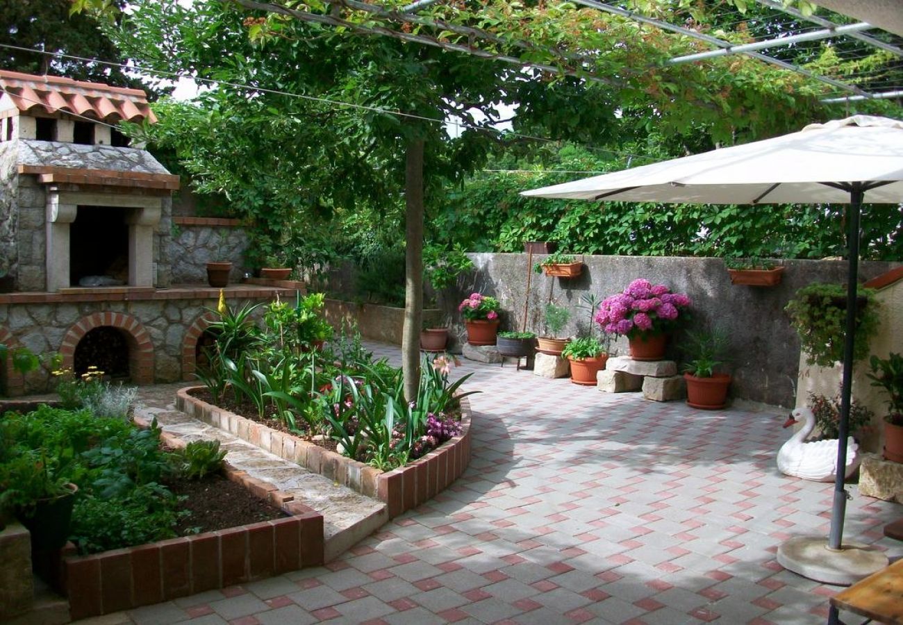 Ferienwohnung in Nerezine - Ferienwohnung in Nerezine mit Terrasse, Klimaanlage, W-LAN, Waschmaschine (4827-3)