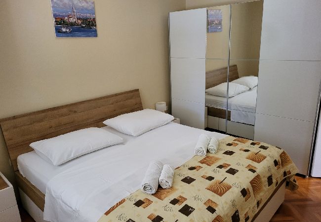Ferienwohnung in Vrsi - Ferienwohnung in Vrsi mit Terrasse, Klimaanlage, W-LAN, Waschmaschine (4836-1) Ferienwohnung in Vrsi - Ferienwohnung in Vrsi mit Terrasse, Klimaanlage, W-LAN, Waschmaschine (4836-1)
