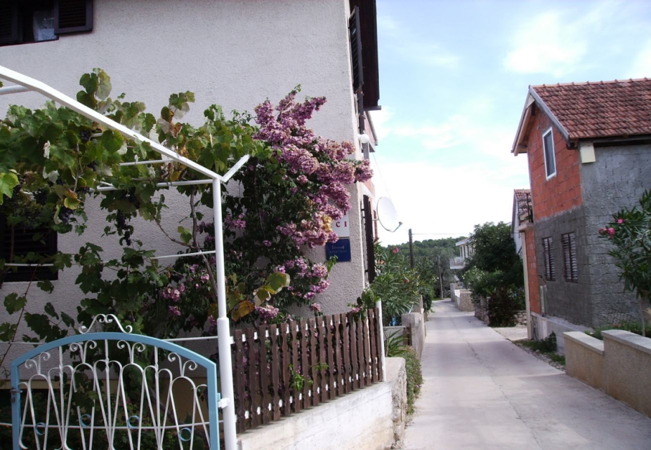 Ferienwohnung in Ždrelac - Ferienwohnung in Ždrelac mit Balkon, Klimaanlage, W-LAN, Waschmaschine (4834-1)