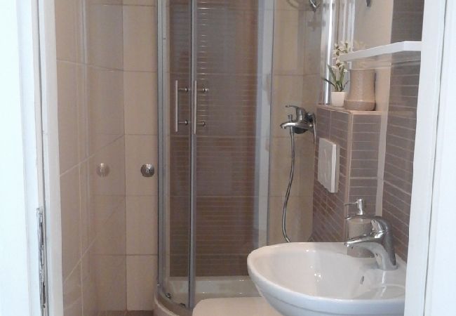 Zimmeranmietung in Hvar - Zimmer in Hvar-Stadt mit Meerblick, Balkon, Klimaanlage, W-LAN (4858-2) Zimmeranmietung in Hvar - Zimmer in Hvar-Stadt mit Meerblick, Balkon, Klimaanlage, W-LAN (4858-2)