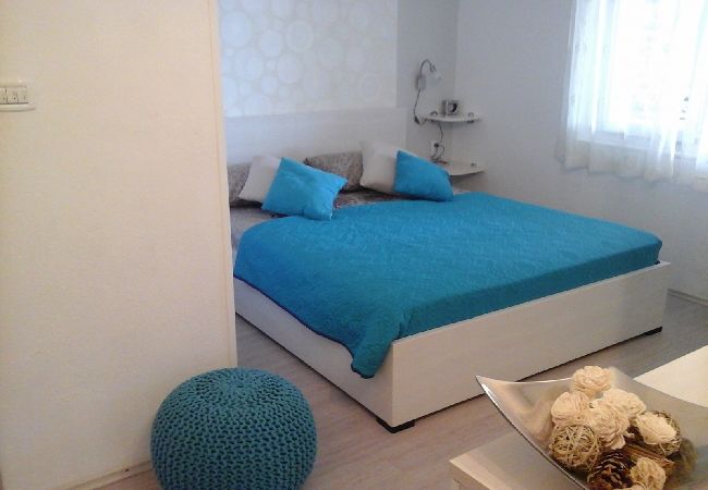 Studio in Hvar - Studioapartment in Hvar-Stadt mit Terrasse, Klimaanlage, W-LAN, Spülmaschine (4858-3) Studio in Hvar - Studioapartment in Hvar-Stadt mit Terrasse, Klimaanlage, W-LAN, Spülmaschine (4858-3)