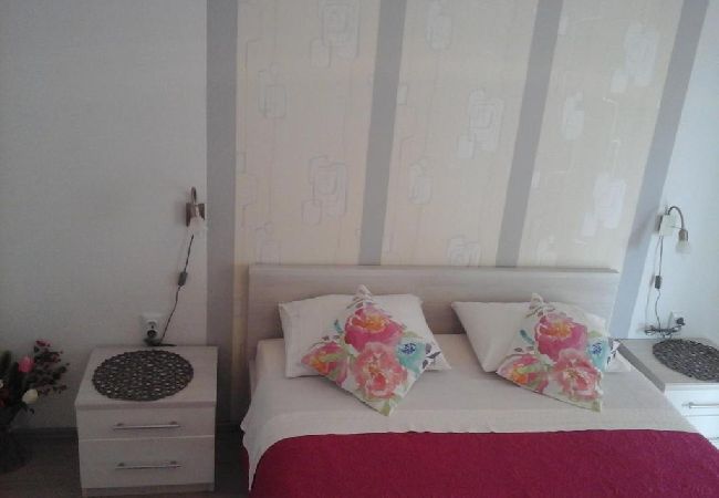 Studio in Hvar - Studioapartment in Hvar-Stadt mit Terrasse, Klimaanlage, W-LAN (4858-4) Studio in Hvar - Studioapartment in Hvar-Stadt mit Terrasse, Klimaanlage, W-LAN (4858-4)