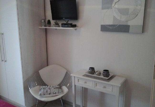 Studio in Hvar - Studioapartment in Hvar-Stadt mit Terrasse, Klimaanlage, W-LAN (4858-4) Studio in Hvar - Studioapartment in Hvar-Stadt mit Terrasse, Klimaanlage, W-LAN (4858-4)