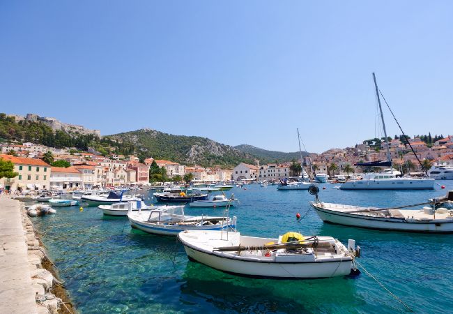 Studio in Hvar - Studioapartment in Hvar-Stadt mit Terrasse, Klimaanlage, W-LAN (4858-4) Studio in Hvar - Studioapartment in Hvar-Stadt mit Terrasse, Klimaanlage, W-LAN (4858-4)
