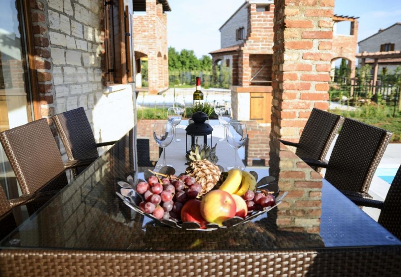 Ferienhaus in Svetvincenat - Ferienhaus in Svetvinčenat mit Terrasse, Klimaanlage, W-LAN, Waschmaschine (4843-1)