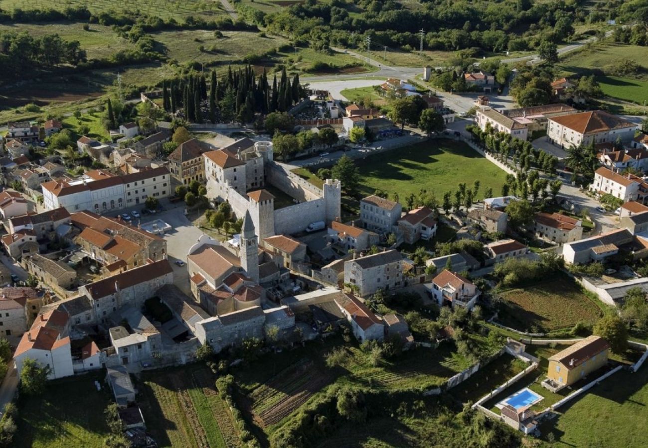 Ferienhaus in Svetvincenat - Ferienhaus in Svetvinčenat mit Terrasse, Klimaanlage, W-LAN, Waschmaschine (4843-1)