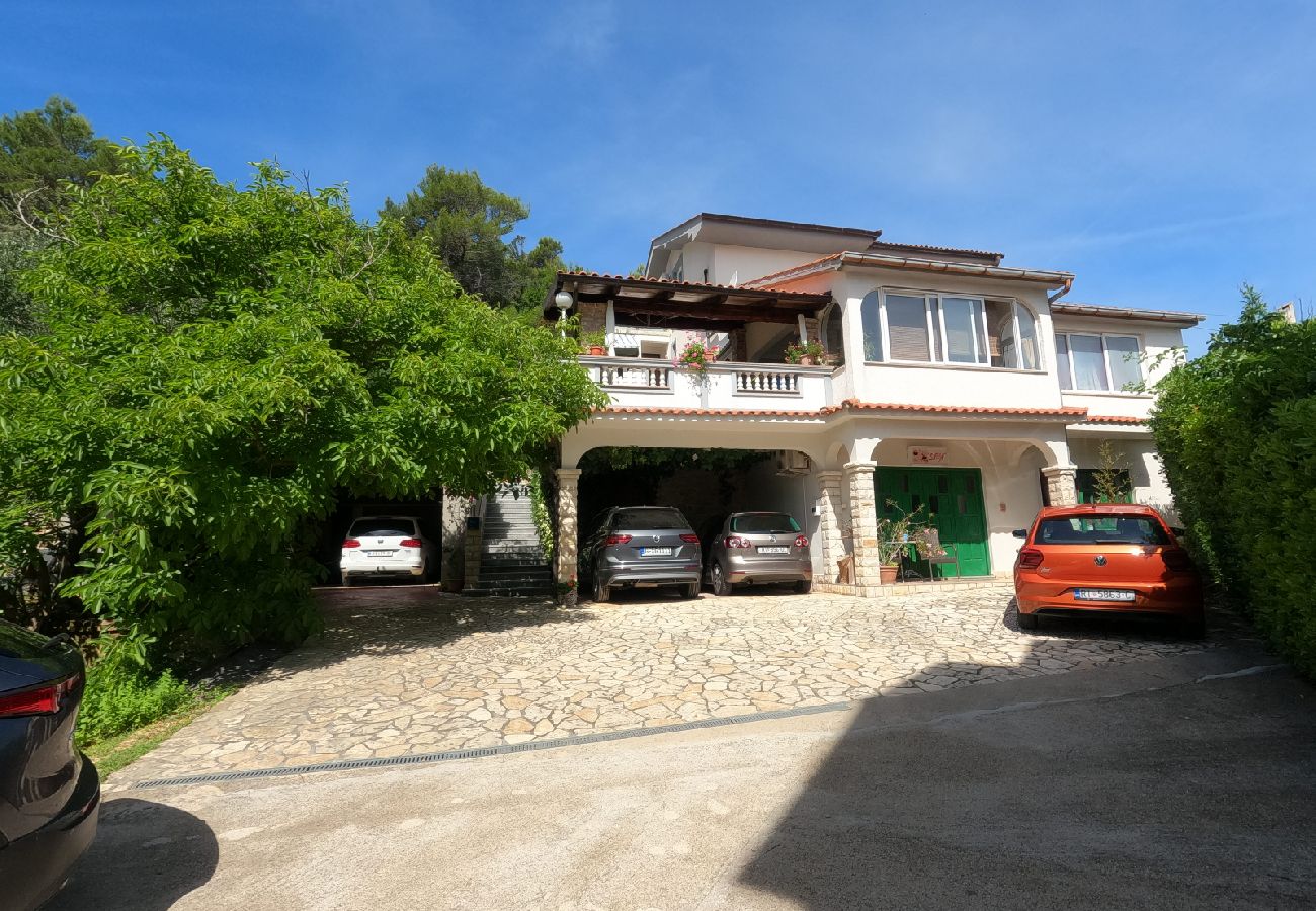 Ferienwohnung in Supetarska Draga - Ferienwohnung in Supetarska Draga mit Meerblick, Balkon, Klimaanlage, W-LAN (4861-1)