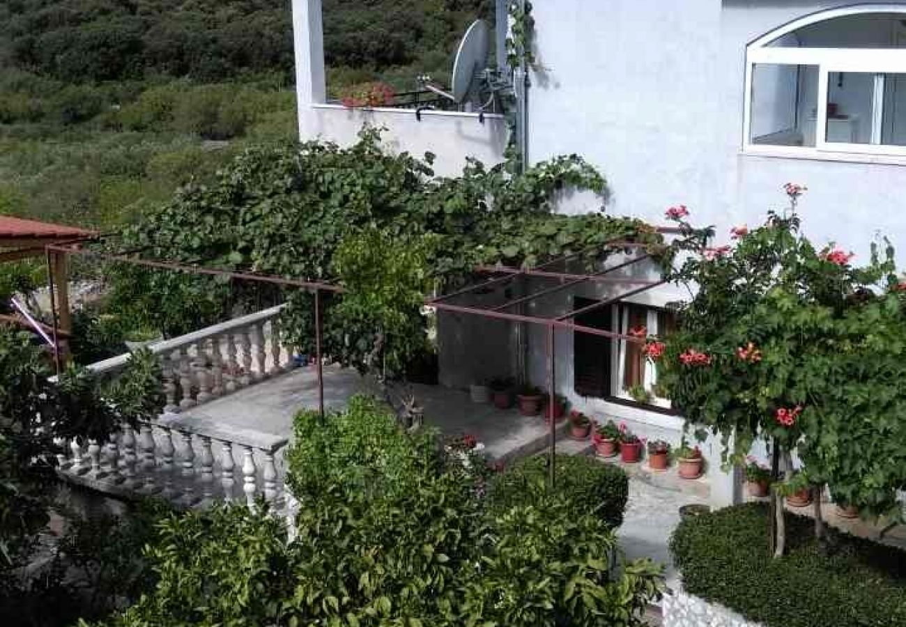 Ferienwohnung in Okrug Donji - Ferienwohnung in Okrug Donji mit Terrasse, Klimaanlage, W-LAN, Waschmaschine (4864-1)