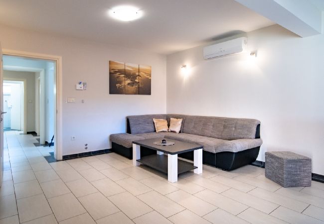 Ferienwohnung in Lopar - Ferienwohnung in Lopar mit Balkon, Klimaanlage, W-LAN, Waschmaschine (4885-1) Ferienwohnung in Lopar - Ferienwohnung in Lopar mit Balkon, Klimaanlage, W-LAN, Waschmaschine (4885-1)