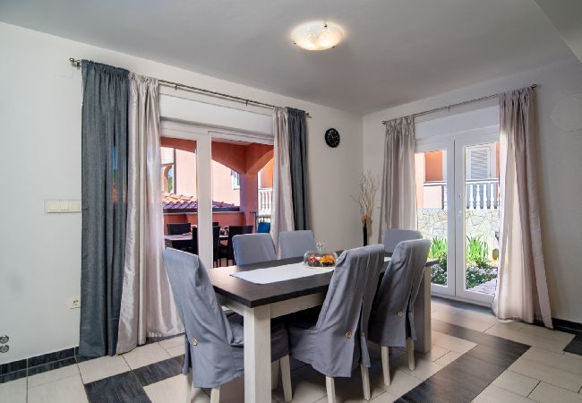 Ferienwohnung in Lopar - Ferienwohnung in Lopar mit Balkon, Klimaanlage, W-LAN, Waschmaschine (4885-1) Ferienwohnung in Lopar - Ferienwohnung in Lopar mit Balkon, Klimaanlage, W-LAN, Waschmaschine (4885-1)