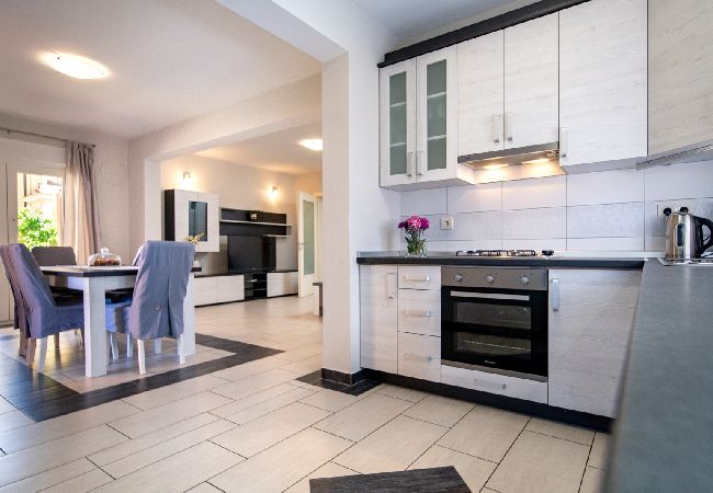 Ferienwohnung in Lopar - Ferienwohnung in Lopar mit Balkon, Klimaanlage, W-LAN, Waschmaschine (4885-1) Ferienwohnung in Lopar - Ferienwohnung in Lopar mit Balkon, Klimaanlage, W-LAN, Waschmaschine (4885-1)