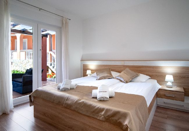 Ferienwohnung in Lopar - Ferienwohnung in Lopar mit Balkon, Klimaanlage, W-LAN, Waschmaschine (4885-1) Ferienwohnung in Lopar - Ferienwohnung in Lopar mit Balkon, Klimaanlage, W-LAN, Waschmaschine (4885-1)