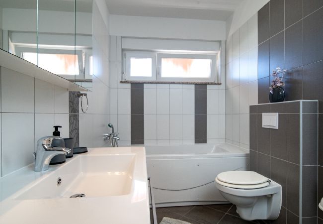 Ferienwohnung in Lopar - Ferienwohnung in Lopar mit Balkon, Klimaanlage, W-LAN, Waschmaschine (4885-1) Ferienwohnung in Lopar - Ferienwohnung in Lopar mit Balkon, Klimaanlage, W-LAN, Waschmaschine (4885-1)