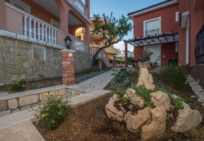 Ferienwohnung in Lopar - Ferienwohnung in Lopar mit Balkon, Klimaanlage, W-LAN, Waschmaschine (4885-1) Ferienwohnung in Lopar - Ferienwohnung in Lopar mit Balkon, Klimaanlage, W-LAN, Waschmaschine (4885-1)