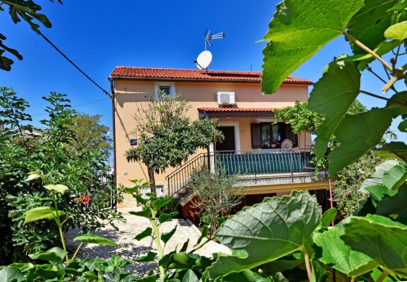 Ferienwohnung in Funtana - Ferienwohnung in Funtana mit Meerblick, Terrasse, Klimaanlage, W-LAN (4879-1)