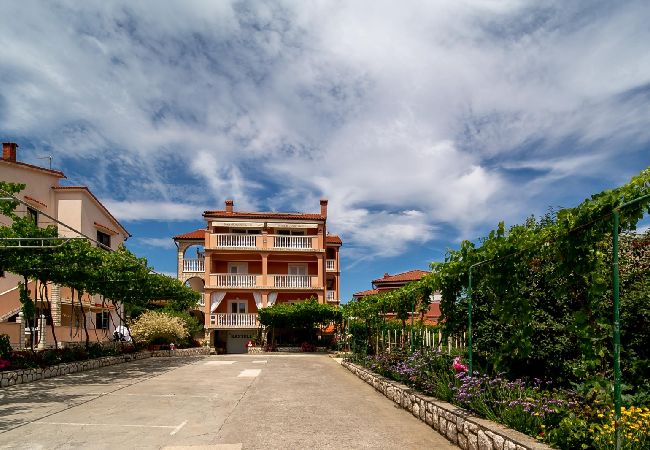 Ferienwohnung in Lopar - Ferienwohnung in Lopar mit Balkon, Klimaanlage, W-LAN, Waschmaschine (4886-3) Ferienwohnung in Lopar - Ferienwohnung in Lopar mit Balkon, Klimaanlage, W-LAN, Waschmaschine (4886-3)