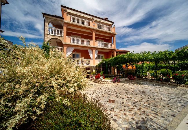 Ferienwohnung in Lopar - Ferienwohnung in Lopar mit Balkon, Klimaanlage, W-LAN, Waschmaschine (4886-3) Ferienwohnung in Lopar - Ferienwohnung in Lopar mit Balkon, Klimaanlage, W-LAN, Waschmaschine (4886-3)