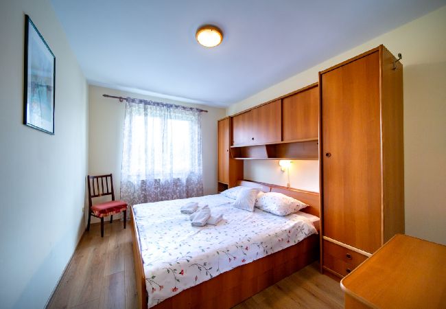 Ferienwohnung in Lopar - Ferienwohnung in Lopar mit Balkon, Klimaanlage, W-LAN, Waschmaschine (4886-2) Ferienwohnung in Lopar - Ferienwohnung in Lopar mit Balkon, Klimaanlage, W-LAN, Waschmaschine (4886-2)