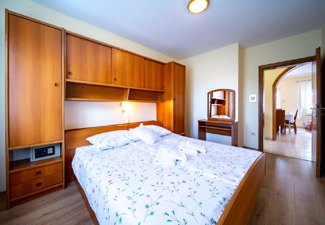 Ferienwohnung in Lopar - Ferienwohnung in Lopar mit Balkon, Klimaanlage, W-LAN, Waschmaschine (4886-2) Ferienwohnung in Lopar - Ferienwohnung in Lopar mit Balkon, Klimaanlage, W-LAN, Waschmaschine (4886-2)