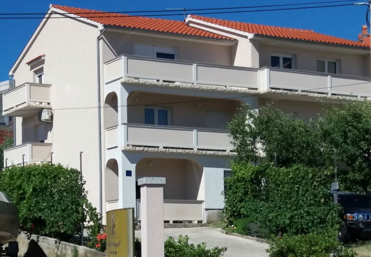 Ferienwohnung in Supetarska Draga - Ferienwohnung in Supetarska Draga mit Meerblick, Balkon, Klimaanlage, W-LAN (4894-1)