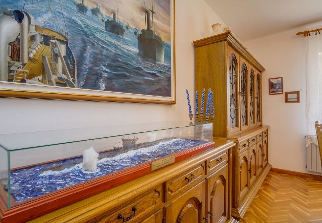 Ferienwohnung in Mali Lošinj - Ferienwohnung in Mali Lošinj mit Meerblick, Balkon, Klimaanlage, W-LAN (4896-4) Ferienwohnung in Mali Lošinj - Ferienwohnung in Mali Lošinj mit Meerblick, Balkon, Klimaanlage, W-LAN (4896-4)