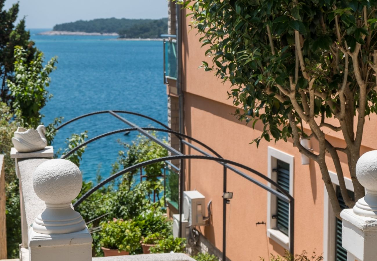 Ferienwohnung in Mali Lošinj - Ferienwohnung in Mali Lošinj mit Meerblick, Balkon, Klimaanlage, W-LAN (4896-4)