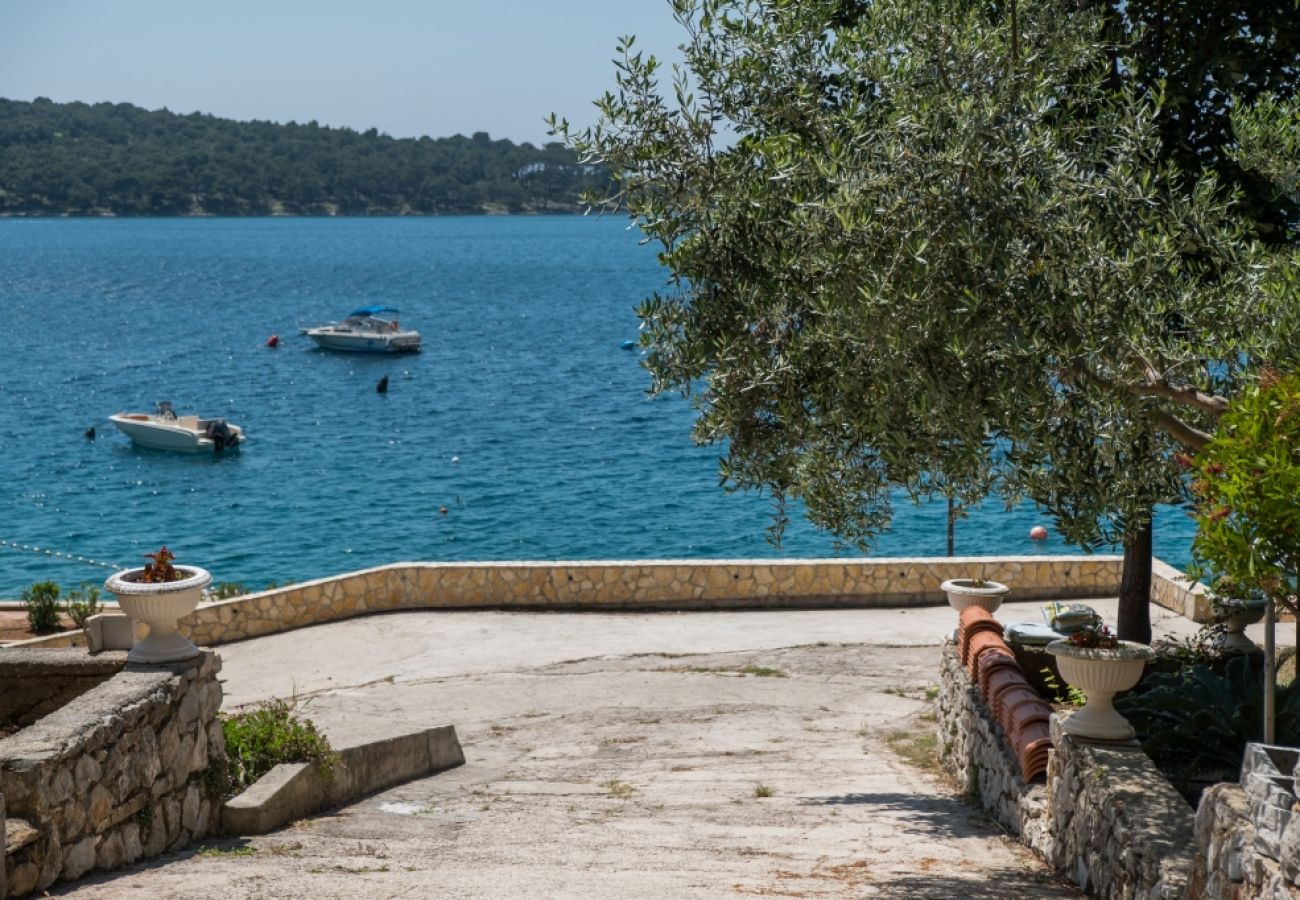 Ferienwohnung in Mali Lošinj - Ferienwohnung in Mali Lošinj mit Meerblick, Balkon, Klimaanlage, W-LAN (4896-4)