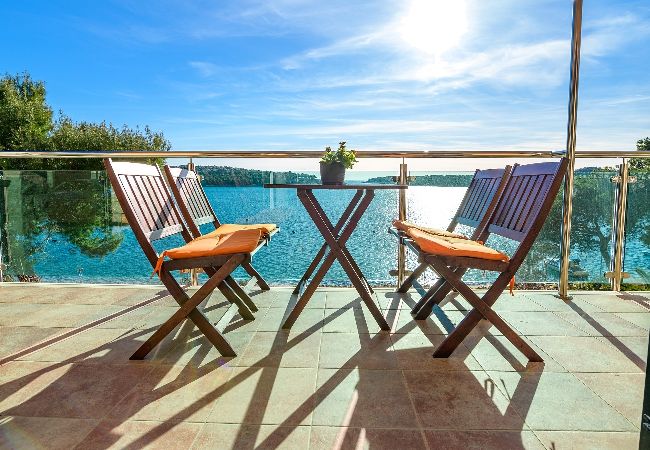 Ferienwohnung in Mali Lošinj - Ferienwohnung in Mali Lošinj mit Meerblick, Balkon, Klimaanlage, W-LAN (4896-1) Ferienwohnung in Mali Lošinj - Ferienwohnung in Mali Lošinj mit Meerblick, Balkon, Klimaanlage, W-LAN (4896-1)