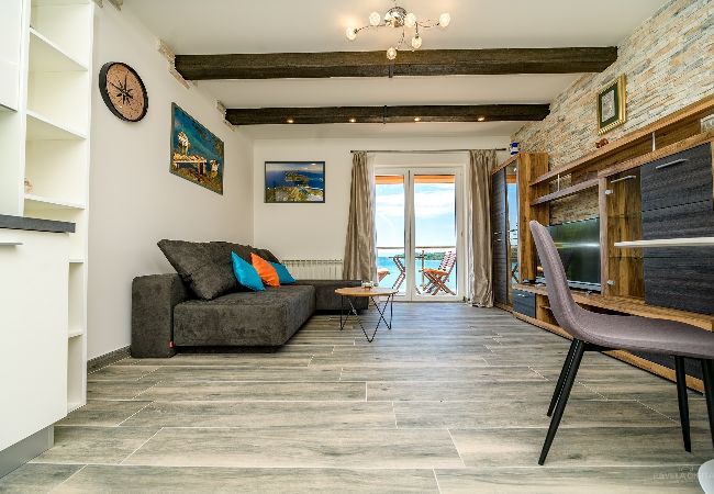 Ferienwohnung in Mali Lošinj - Ferienwohnung in Mali Lošinj mit Meerblick, Balkon, Klimaanlage, W-LAN (4896-1) Ferienwohnung in Mali Lošinj - Ferienwohnung in Mali Lošinj mit Meerblick, Balkon, Klimaanlage, W-LAN (4896-1)