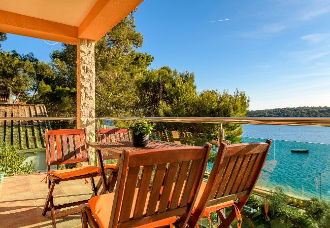Ferienwohnung in Mali Lošinj - Ferienwohnung in Mali Lošinj mit Meerblick, Balkon, Klimaanlage, W-LAN (4896-1) Ferienwohnung in Mali Lošinj - Ferienwohnung in Mali Lošinj mit Meerblick, Balkon, Klimaanlage, W-LAN (4896-1)