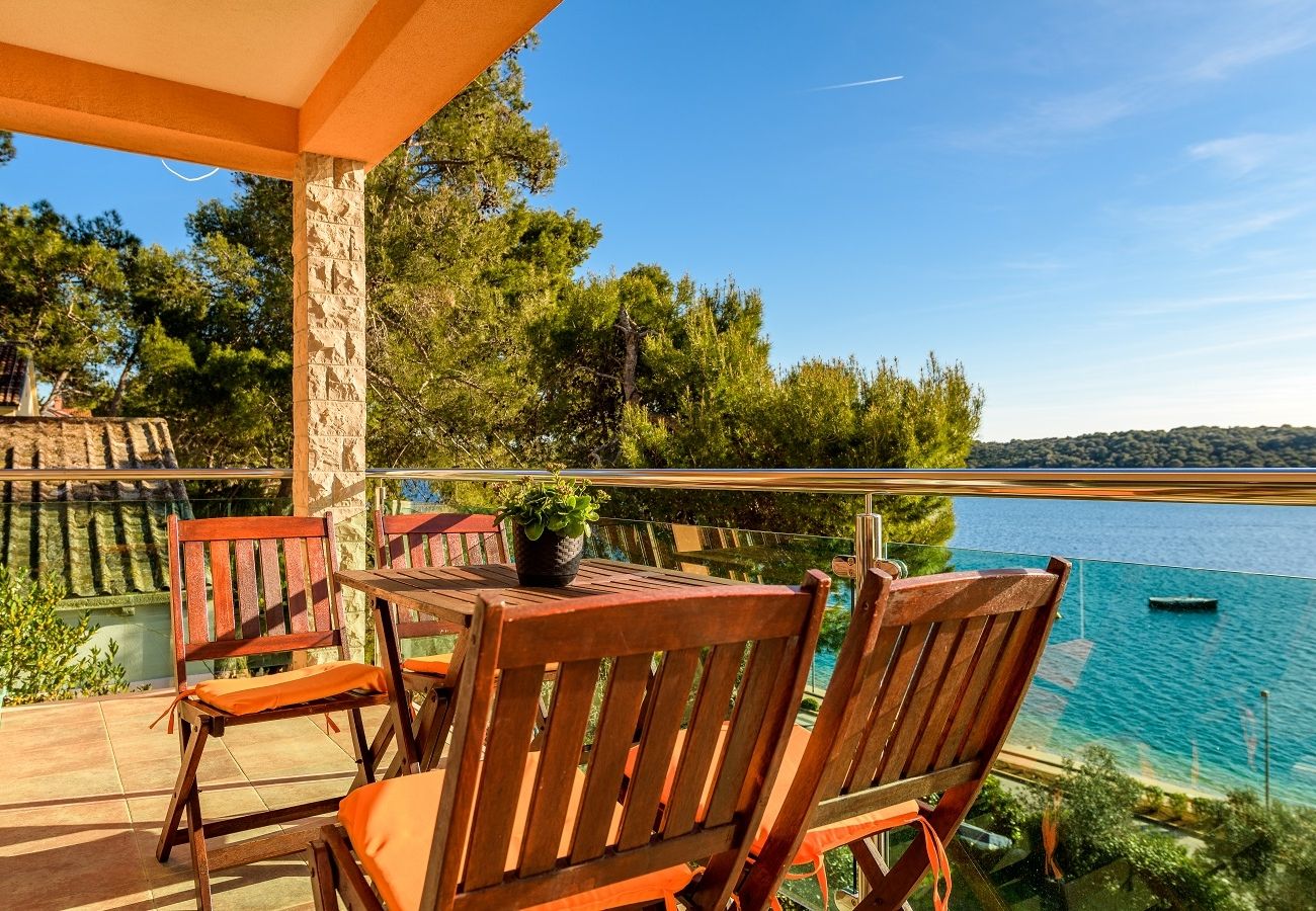 Ferienwohnung in Mali Lošinj - Ferienwohnung in Mali Lošinj mit Meerblick, Balkon, Klimaanlage, W-LAN (4896-1)