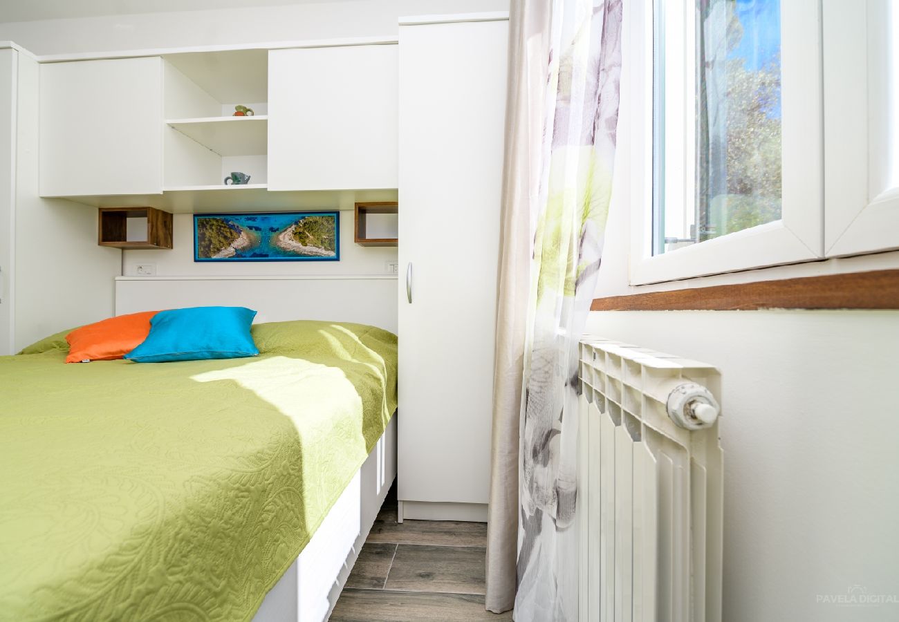 Ferienwohnung in Mali Lošinj - Ferienwohnung in Mali Lošinj mit Meerblick, Balkon, Klimaanlage, W-LAN (4896-1)