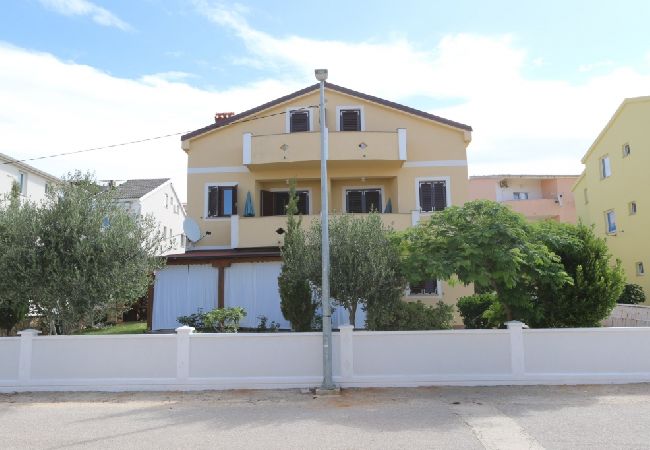 Ferienwohnung in Stara Novalja - Ferienwohnung in Stara Novalja mit Meerblick, Balkon, Klimaanlage, W-LAN (4897-2) Ferienwohnung in Stara Novalja - Ferienwohnung in Stara Novalja mit Meerblick, Balkon, Klimaanlage, W-LAN (4897-2)