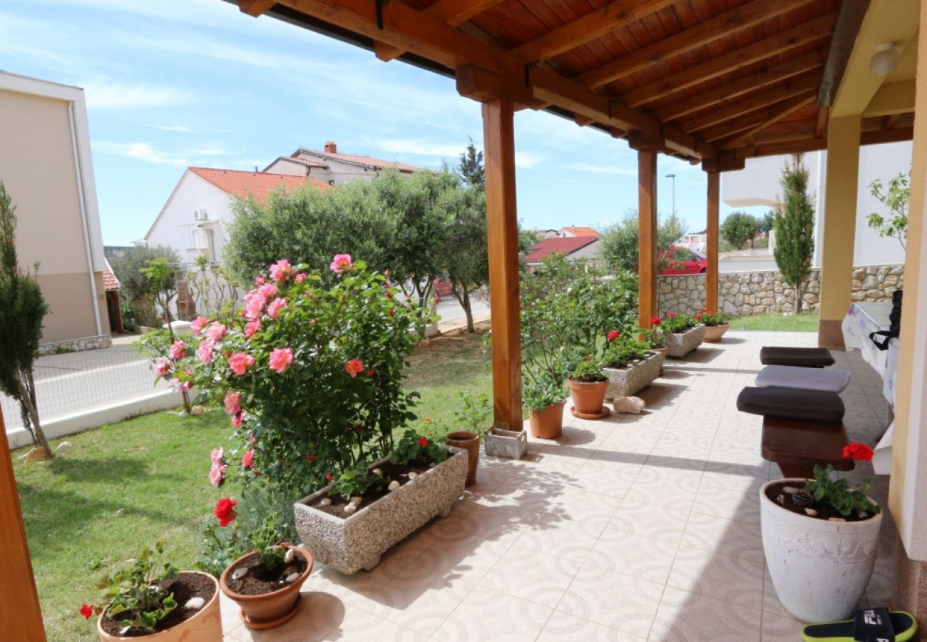 Ferienwohnung in Stara Novalja - Ferienwohnung in Stara Novalja mit Meerblick, Balkon, Klimaanlage, W-LAN (4897-2)