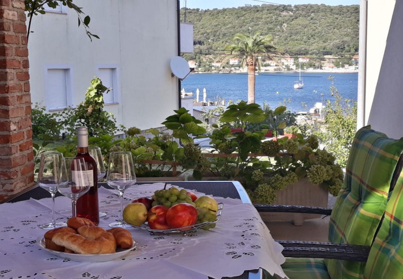 Ferienwohnung in Supetarska Draga - Ferienwohnung in Supetarska Draga mit Meerblick, Terrasse, Klimaanlage, W-LAN (4894-2)