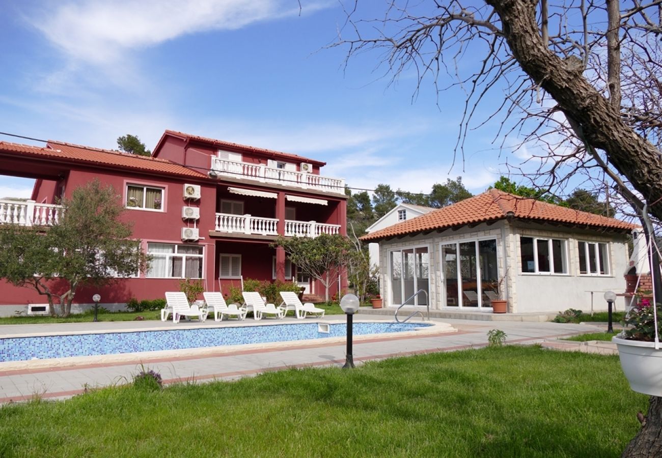 Ferienwohnung in Mundanije - Ferienwohnung in Mundanije mit Terrasse, Klimaanlage, W-LAN (4912-2)