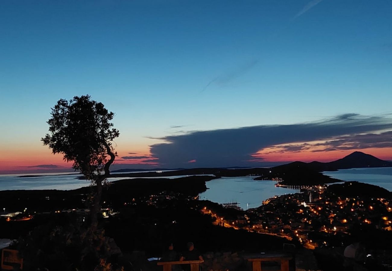 Ferienwohnung in Mali Lošinj - Ferienwohnung in Mali Lošinj mit Terrasse, Klimaanlage, W-LAN, Waschmaschine (4913-1)